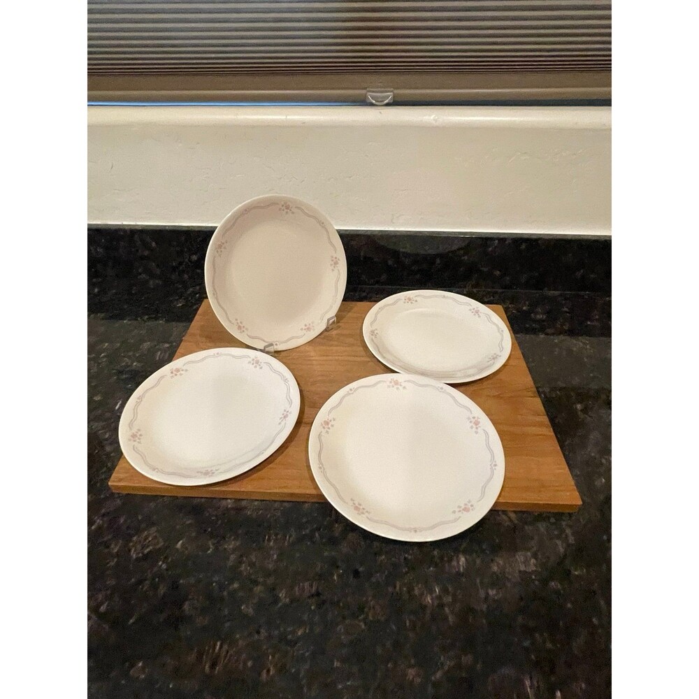 4 Corelle English breakfast lunch plates